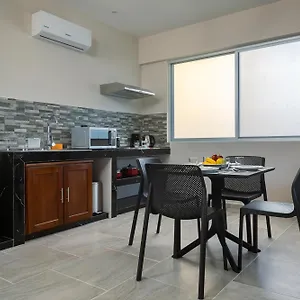 https://blue-veleta.quintano-roohotels.com