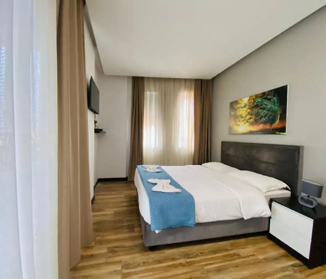 לינה וארוחת בוקר Tirana Center Comfort Rooms