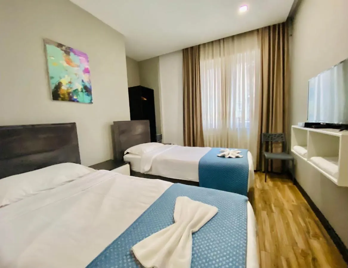 לינה וארוחת בוקר Tirana Center Comfort Rooms אלבניה